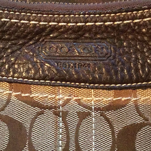 Classic Coach purse - Picture 3 of 4